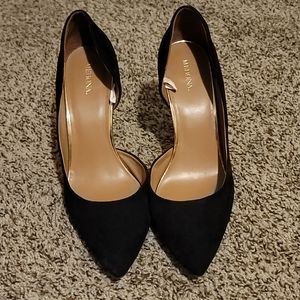Black pointed toe suede pumps